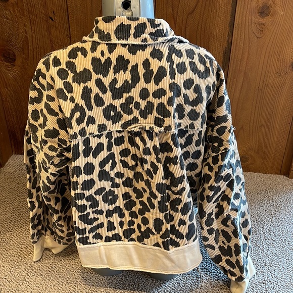 new WHITE BIRCH CORDUROY cheetah animal print woven jacket shirt SM-XXL BEIGE - Picture 3 of 5